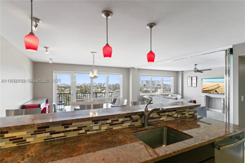 Photo of 340 Sunset Dr #1404, Fort Lauderdale, FL 33301 (MLS # A11932989)