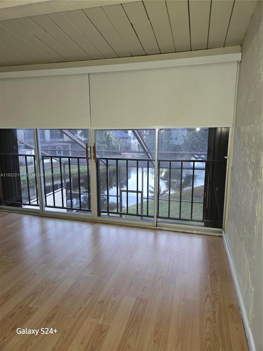 SUNSET PARK LAKE VILLAS S - Residential Lease