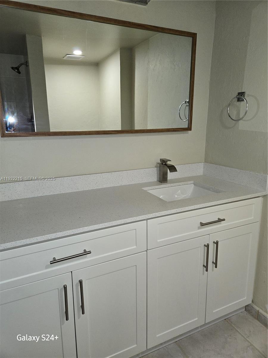 SUNSET PARK LAKE VILLAS S - Residential Lease