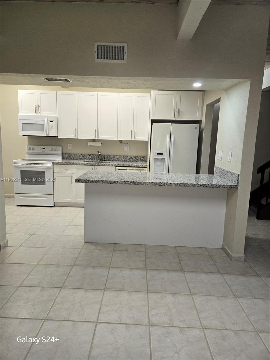 SUNSET PARK LAKE VILLAS S - Residential Lease