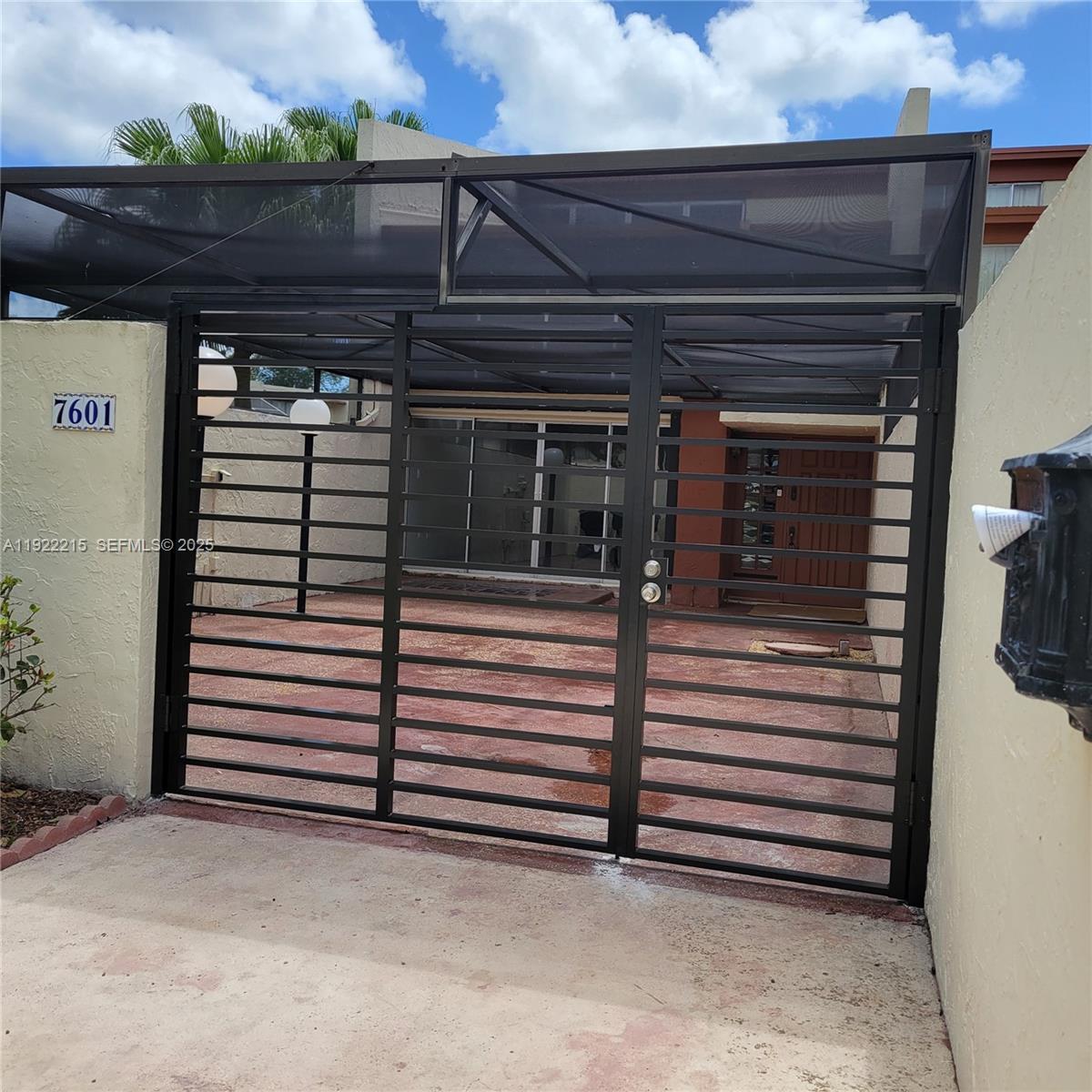 SUNSET PARK LAKE VILLAS S - Residential Lease