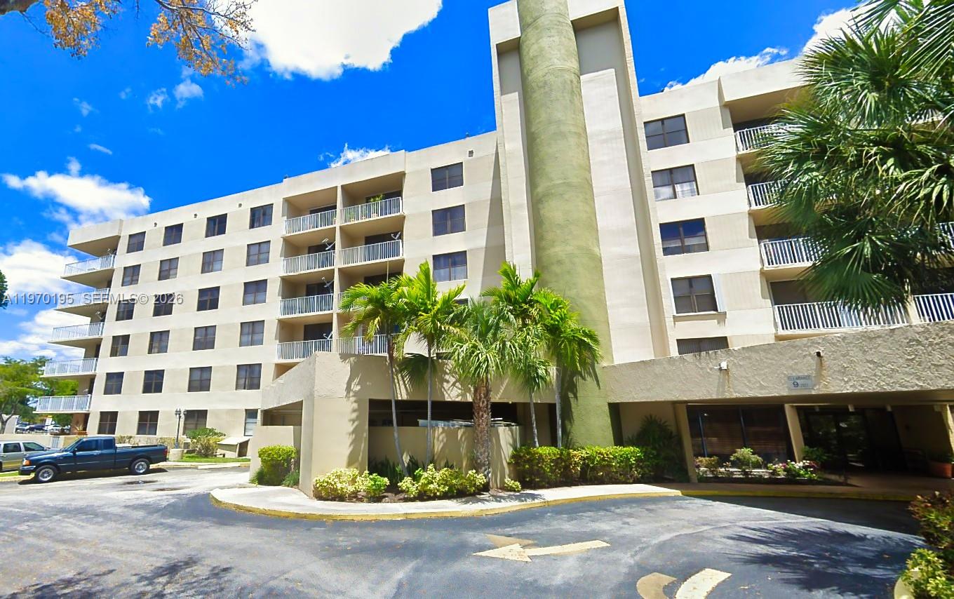 HILLCREST EAST NO 19 COND - Residential