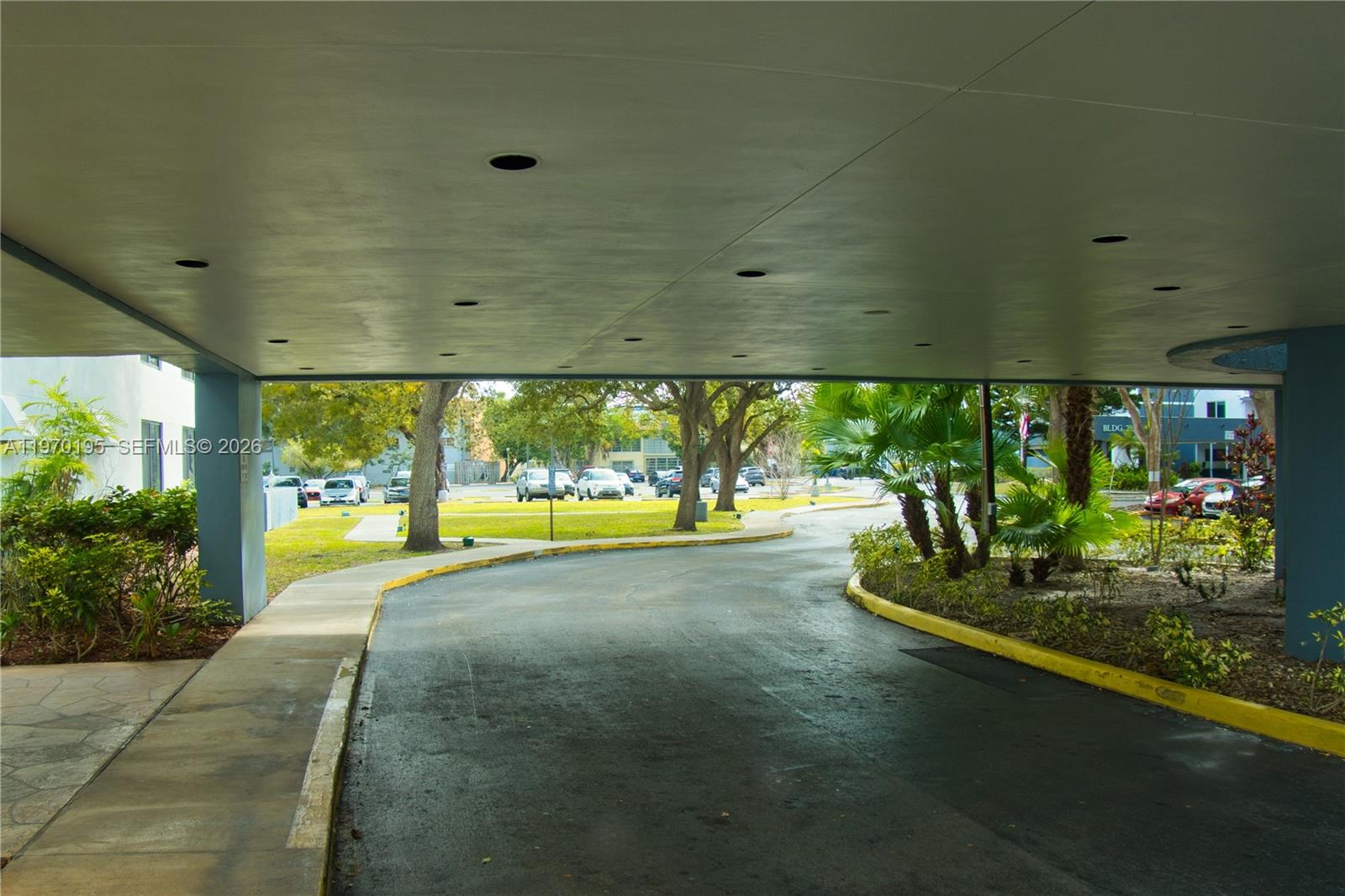 HILLCREST EAST NO 19 COND - Residential