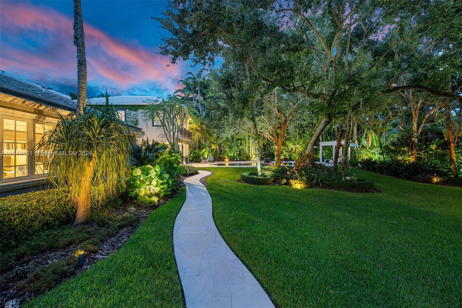KINGS COVE - Residential
