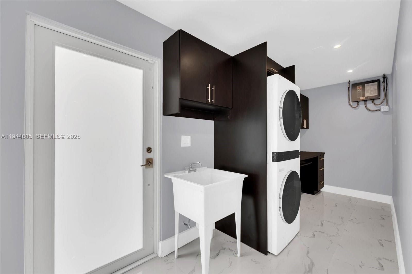 HEFTLER HOMES SEC 3 - Residential Lease