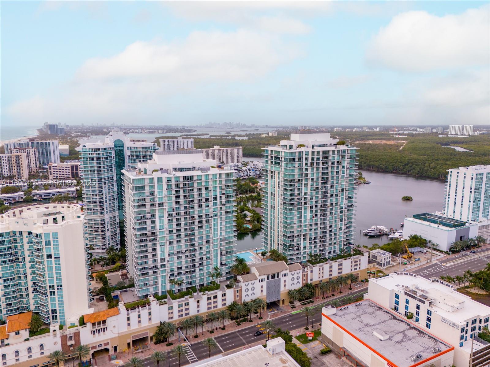 PARQUE TOWERS CONDO - Residential