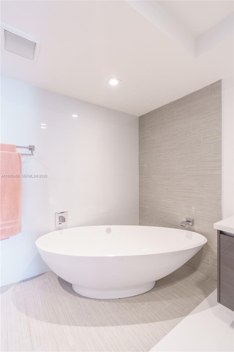 PARQUE TOWERS CONDO - Residential