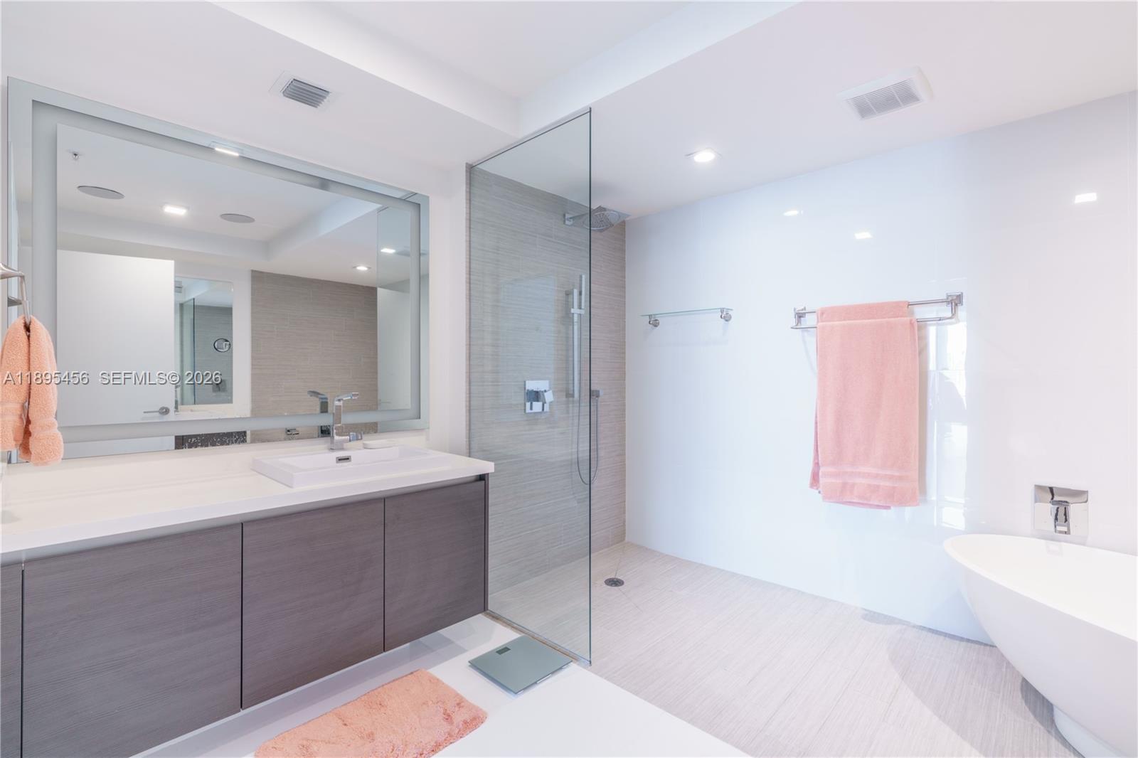 PARQUE TOWERS CONDO - Residential