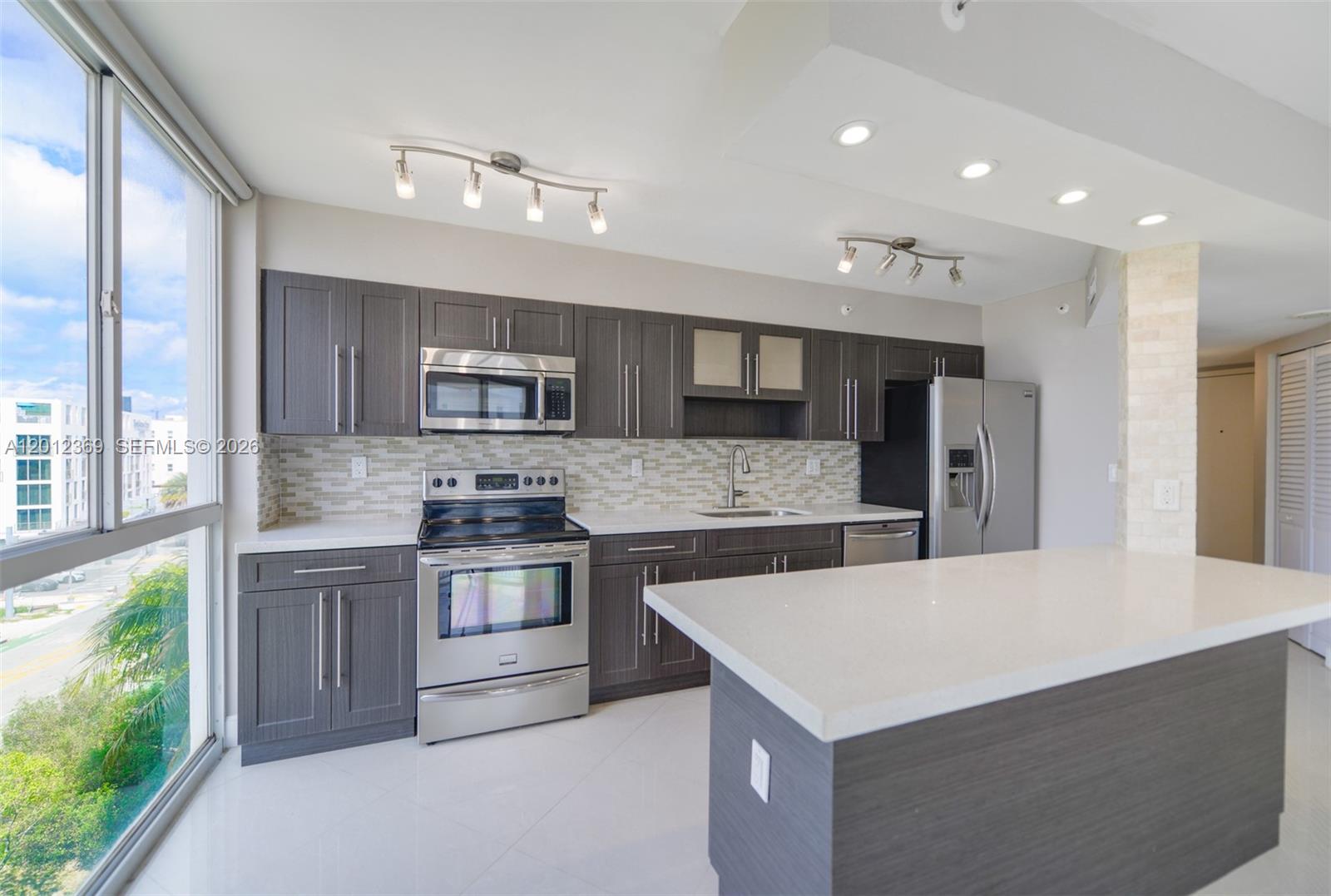 WEST BAY PLAZA CONDO - Residential Lease