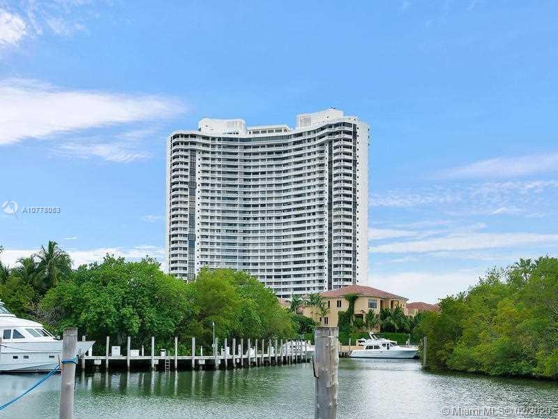 Drastic reduction for quick sale!!! Spectacular water views from this beautiful and spacious 3bed/3bath high floor unit in prestigious Williams Island. Kitchen has brand new appliances!! Luxury amenities include 3 restaurants, state of the art spa, 16 tennis courts, playground, marina, courtesy shuttle, concierge, security and so much more...