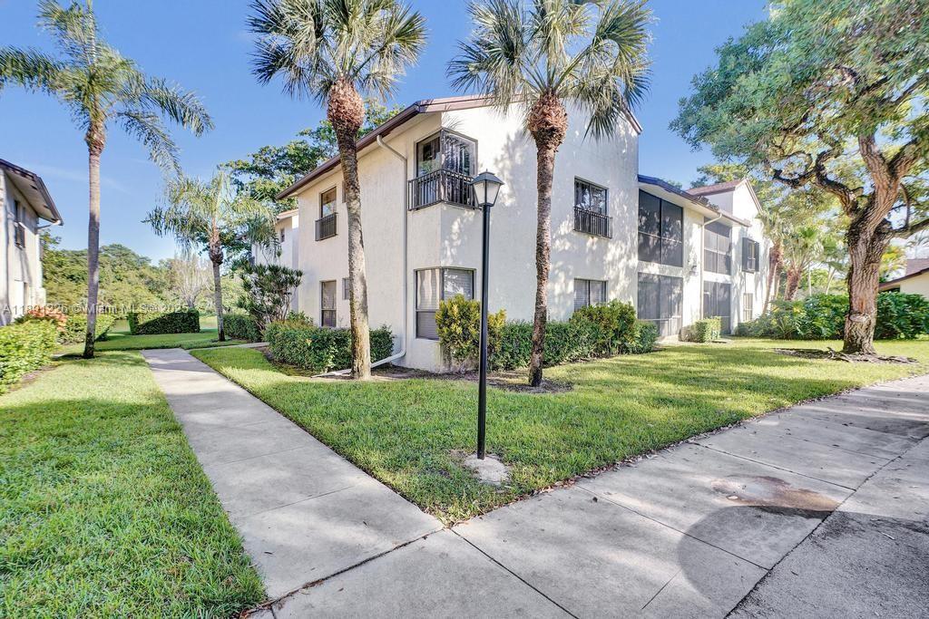 BAYWOOD VILLAGE I-A CONDO - Residential