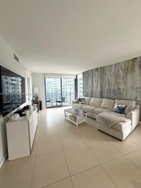 31 SE 6th St 2401