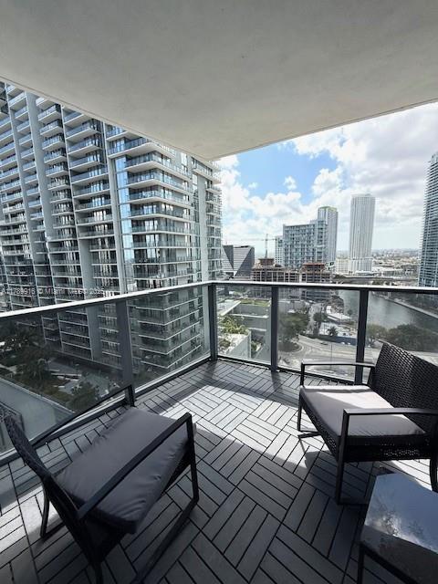 31 SE 6th St 2401