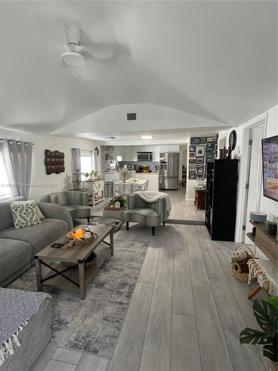291 NW 95th St, Miami, FL, 33150/$650,000 4 291 NW 95th St