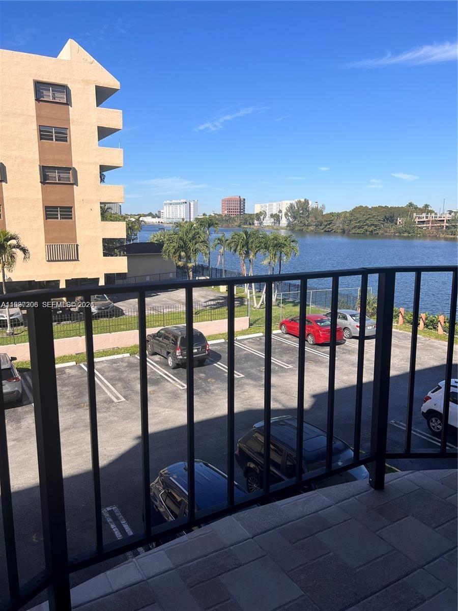 EL CID CONDO - Residential