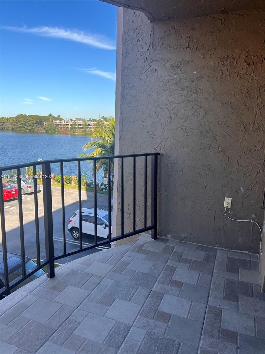 EL CID CONDO - Residential