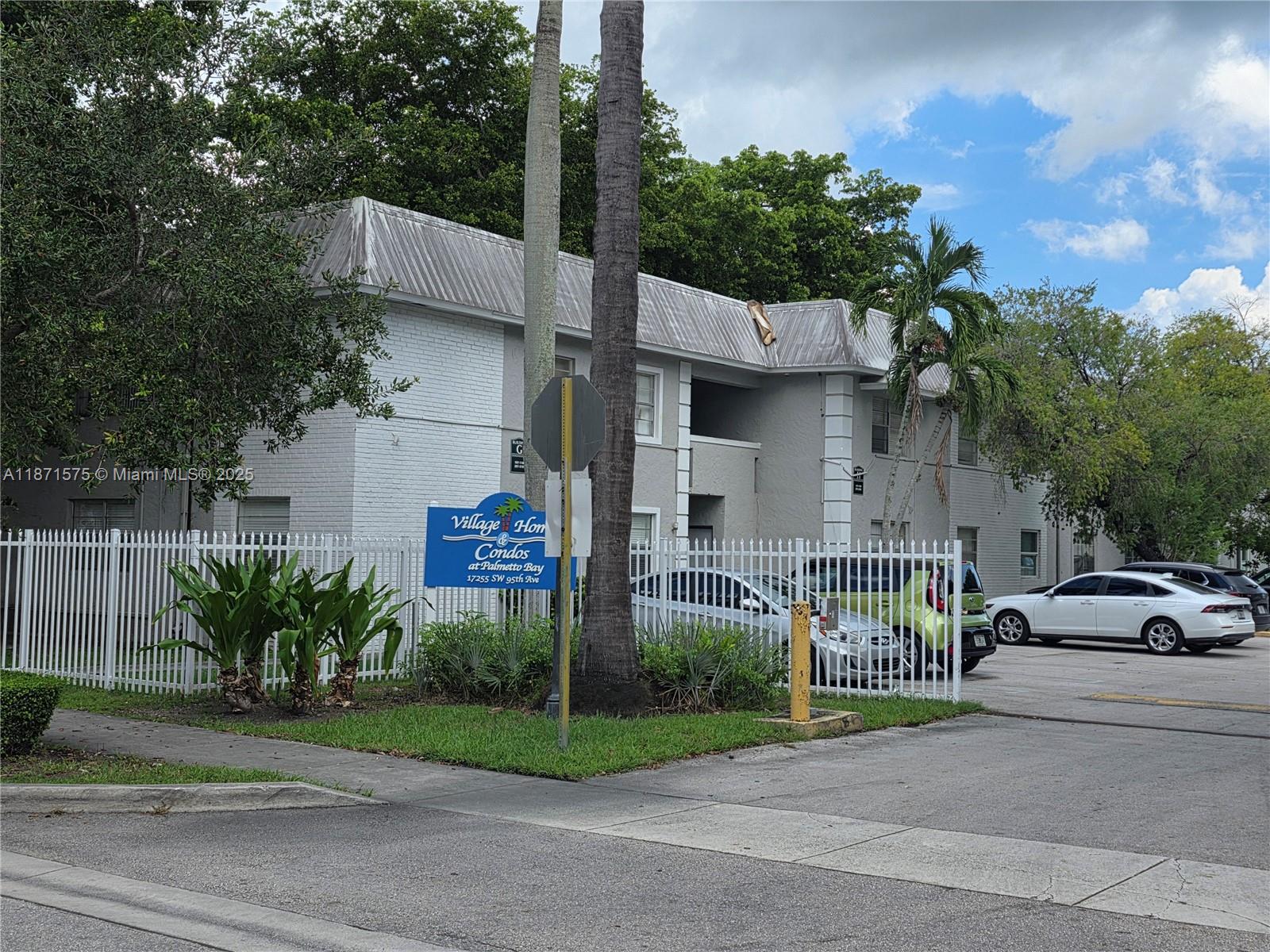 Excellent location condo 2/1 and 2 parking spots in Palmetto Bay. One block to US1, Malls, buses, park, etc. Great gated community. Amenities include pool, clubhouse, children play area, gym, laundry facilities, and more. Rent includes water