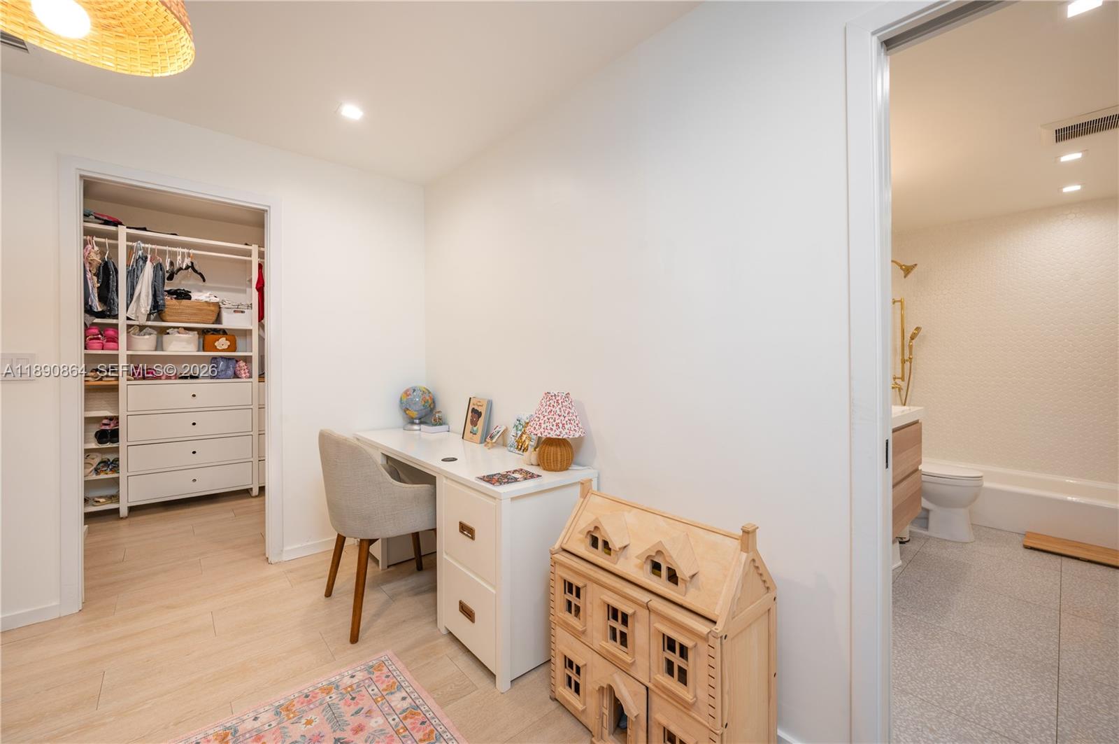 WESTERFIELD MANOR SEC 1 & - Residential