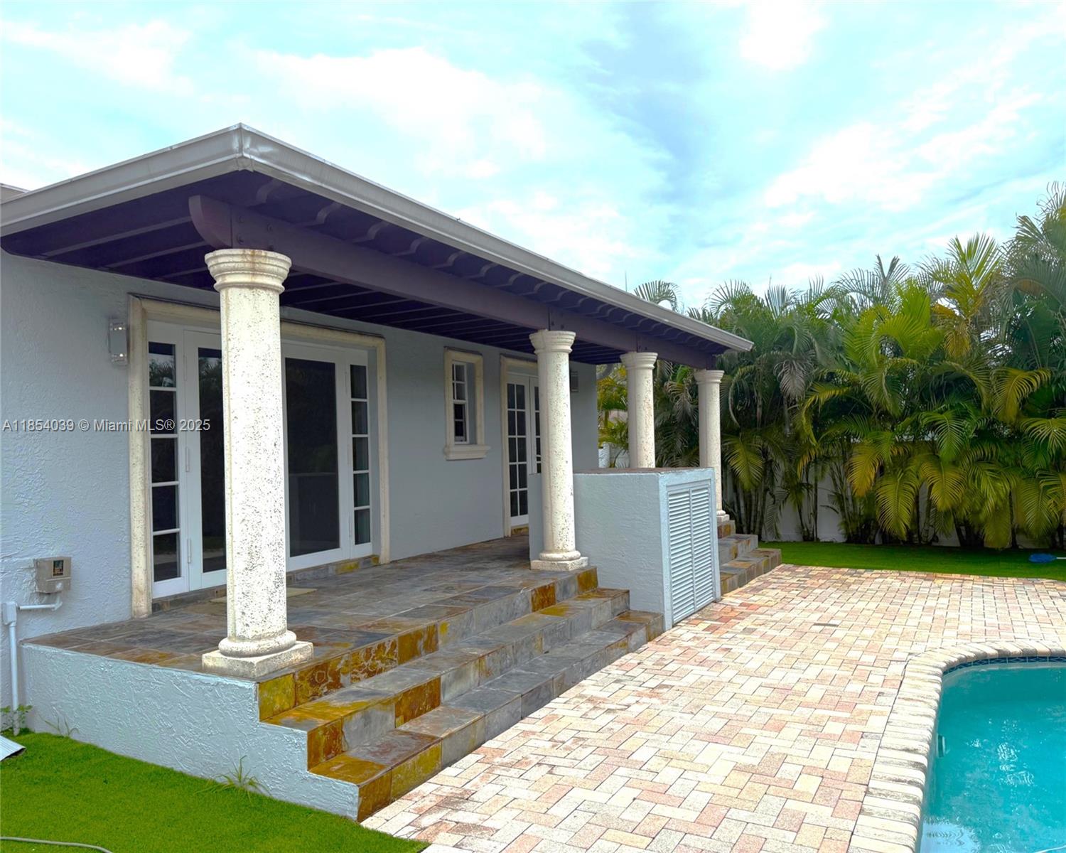 ST JAMES COURT - Residential