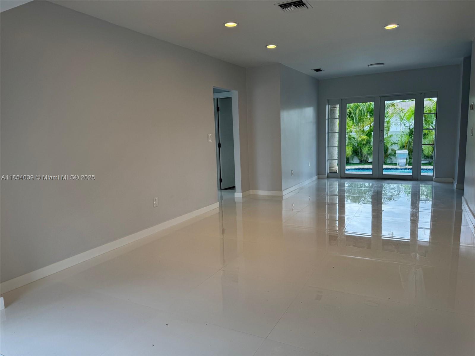 ST JAMES COURT - Residential