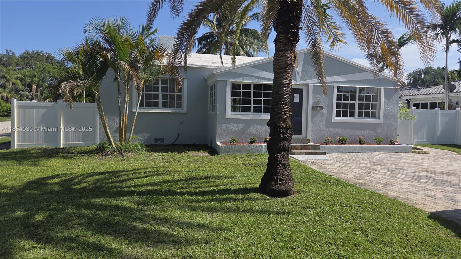 ST JAMES COURT - Residential