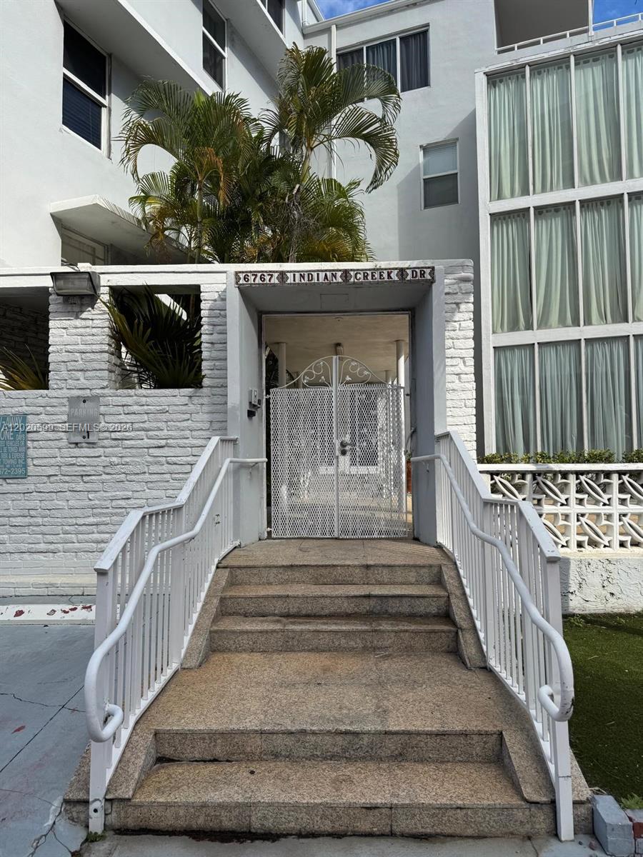 HOLIDAY TOWERS CONDO - Residential
