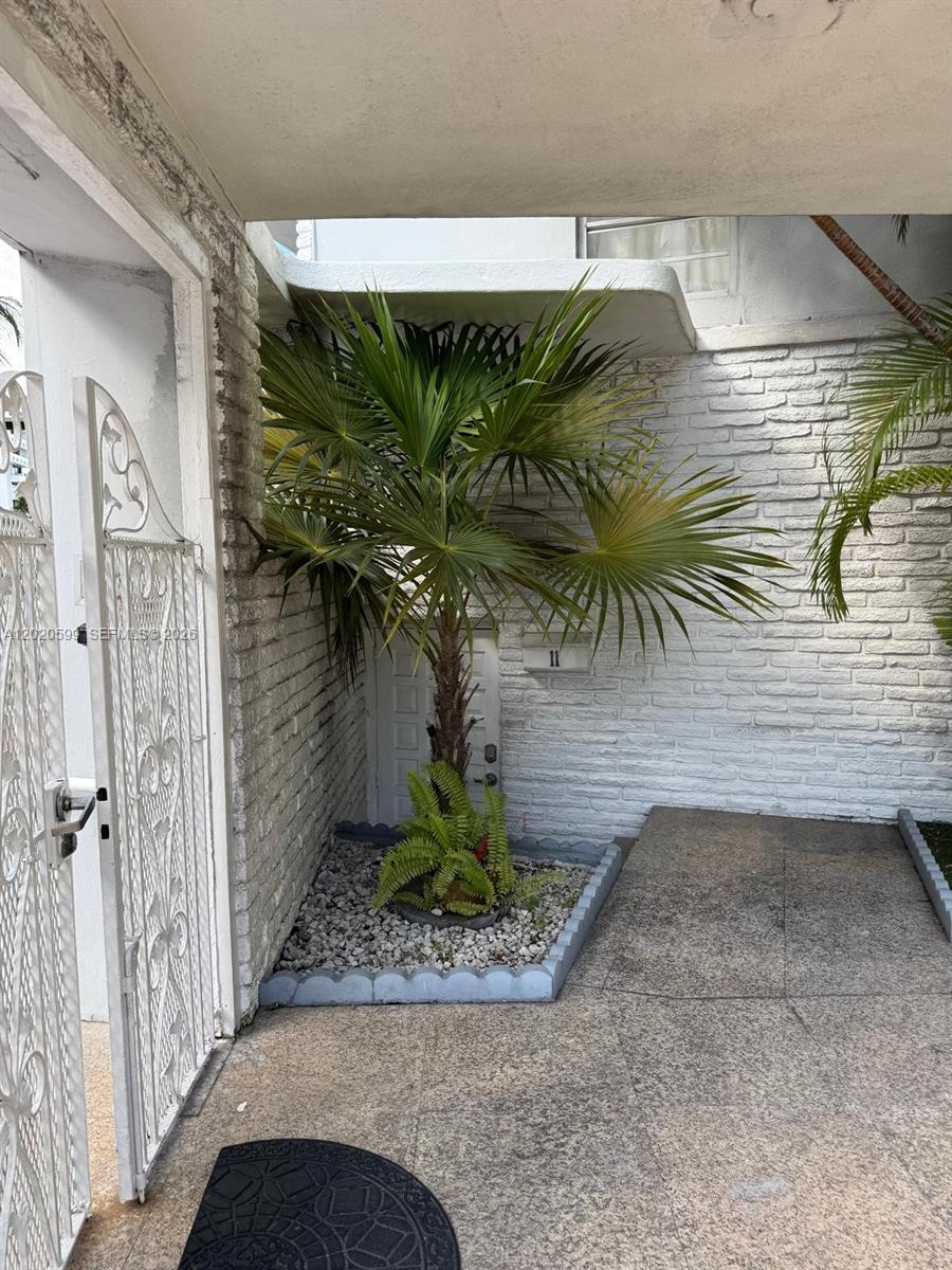 HOLIDAY TOWERS CONDO - Residential