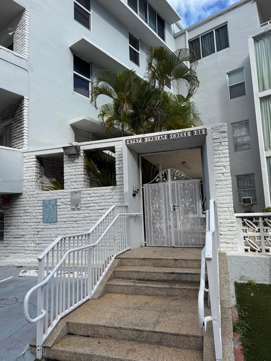 HOLIDAY TOWERS CONDO - Residential