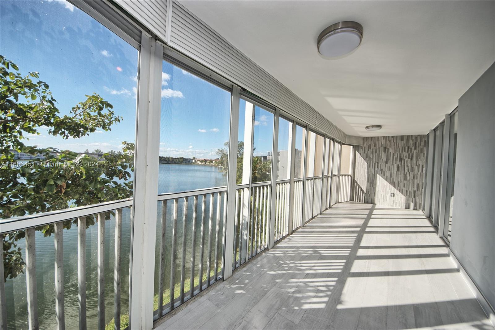 1660 NE 191st St 309-1