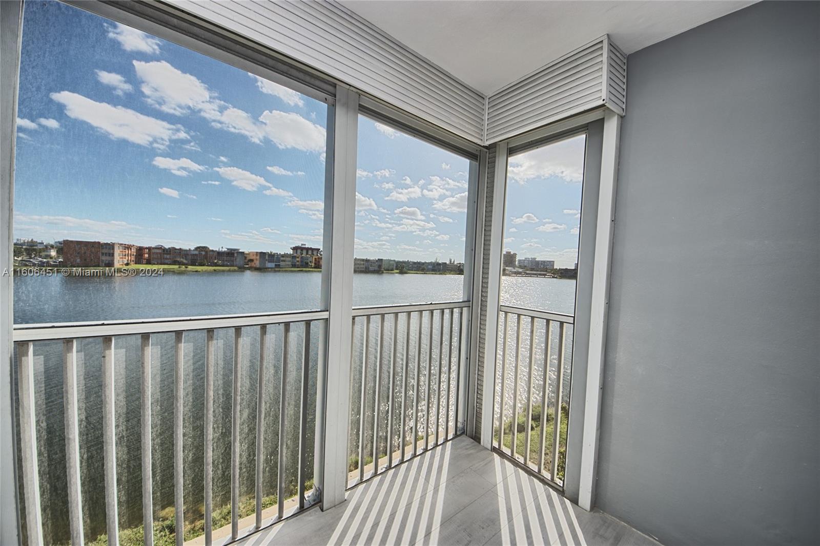 1660 NE 191st St 309-1