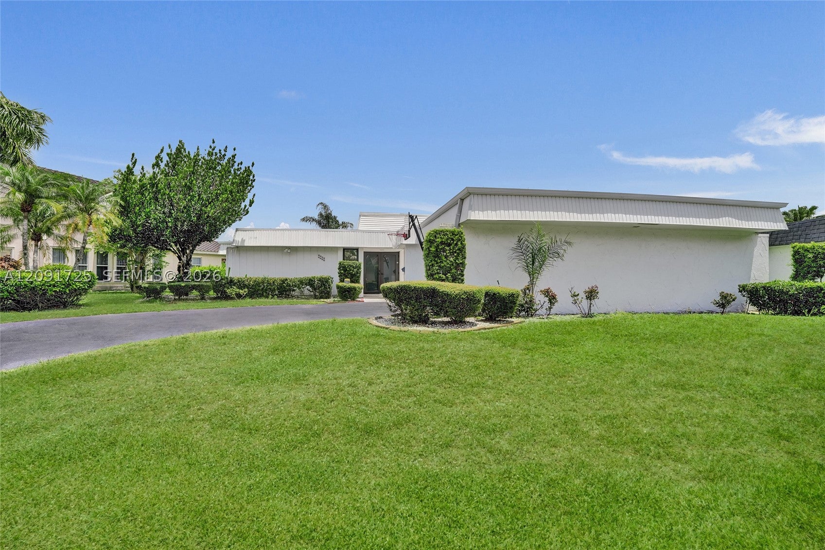 5704 Coco Palm Dr