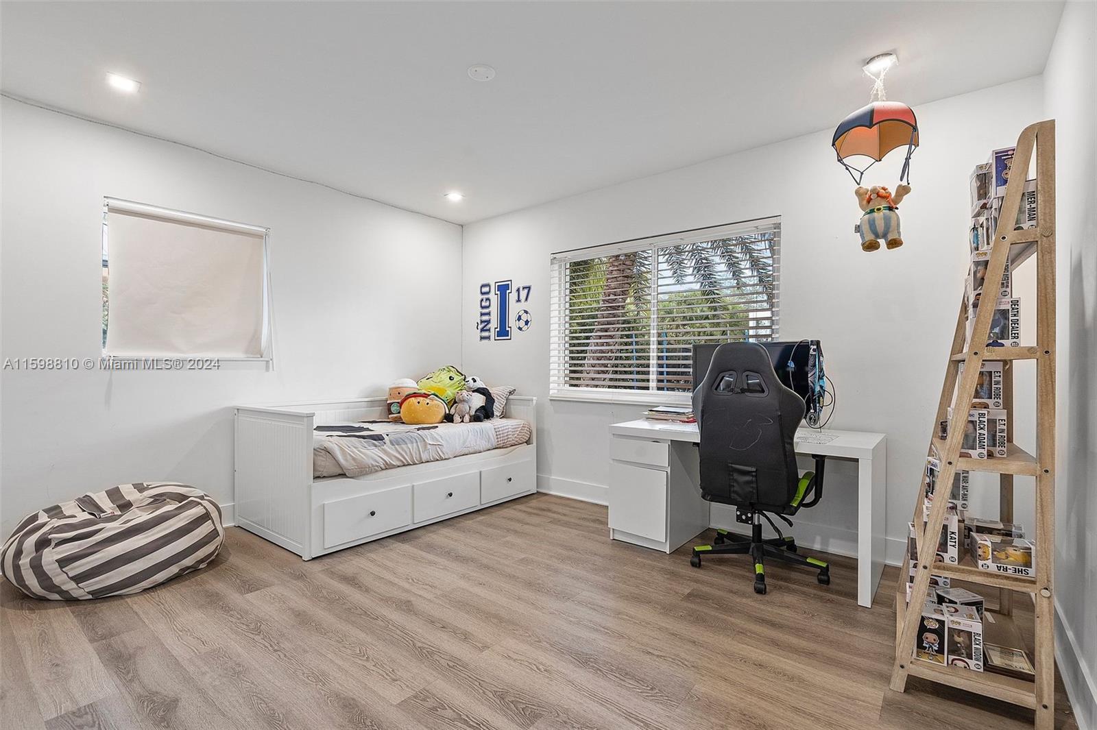 TROPICAL ISLE HOMES SUB 4 - Residential