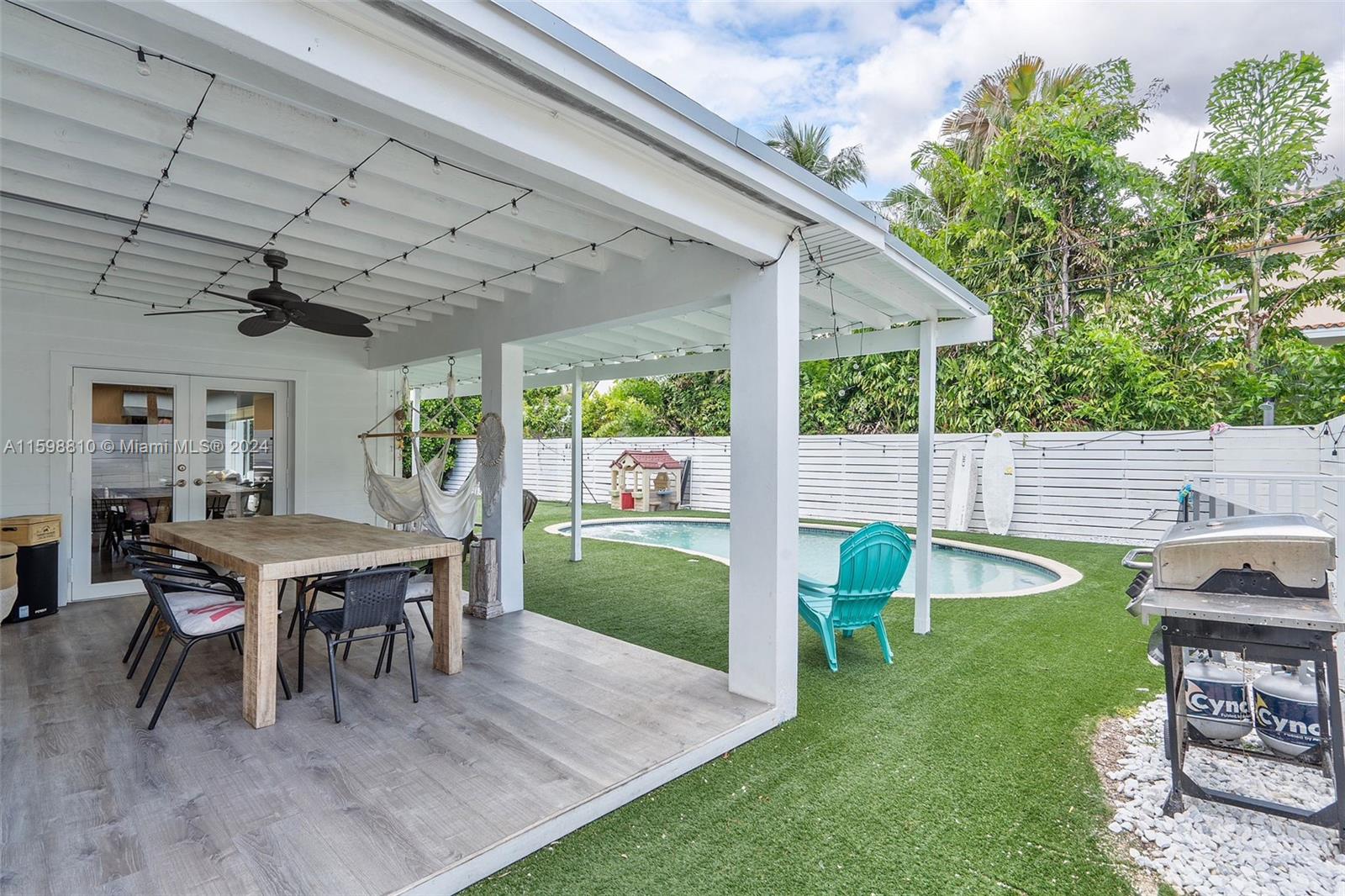 TROPICAL ISLE HOMES SUB 4 - Residential