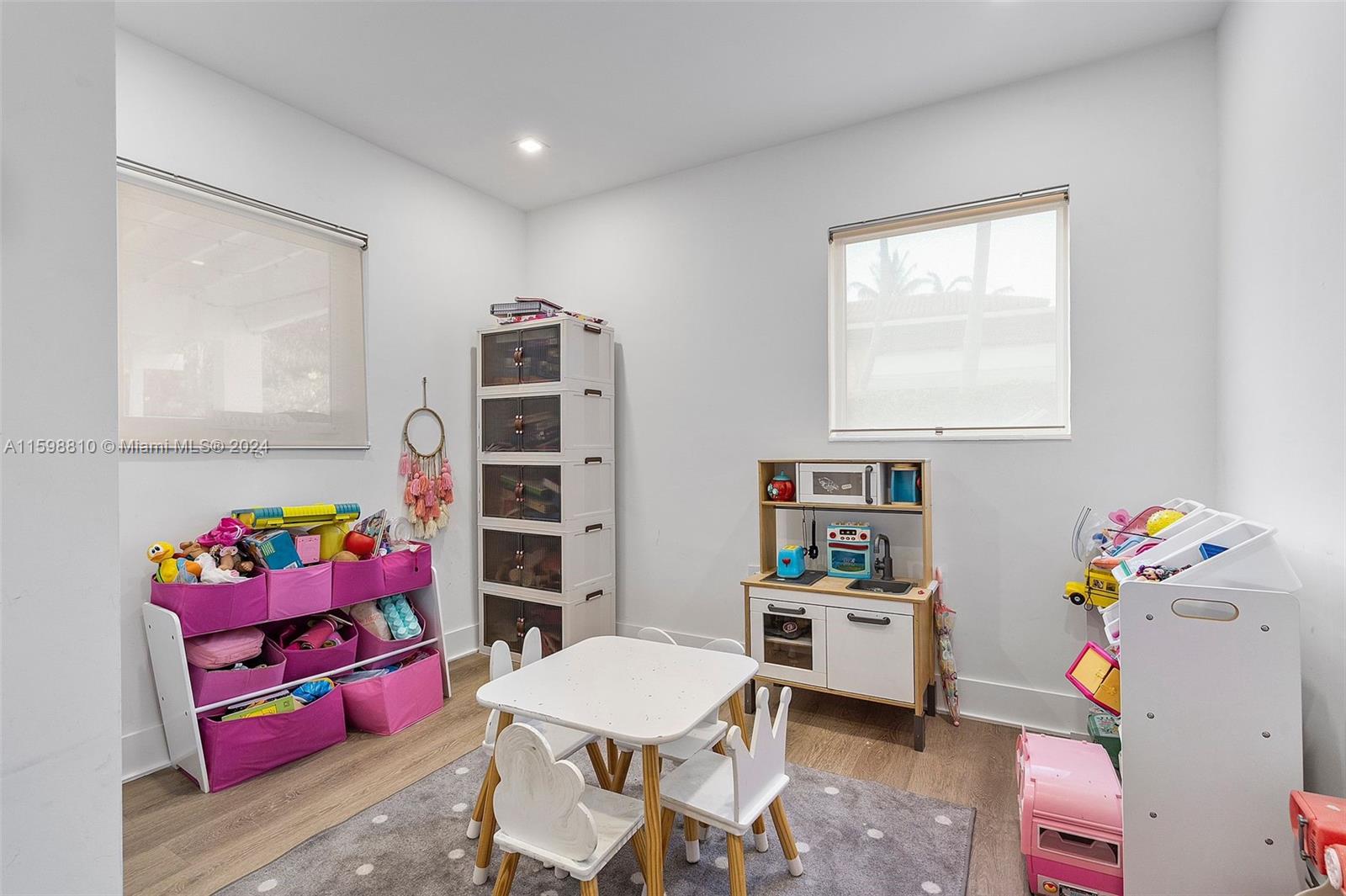 TROPICAL ISLE HOMES SUB 4 - Residential