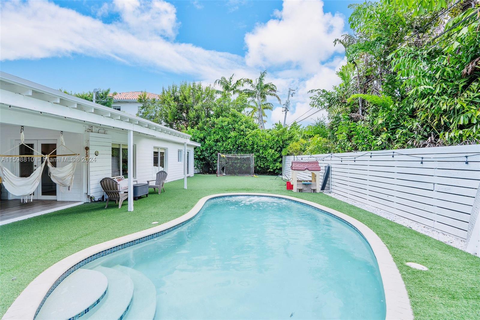 TROPICAL ISLE HOMES SUB 4 - Residential