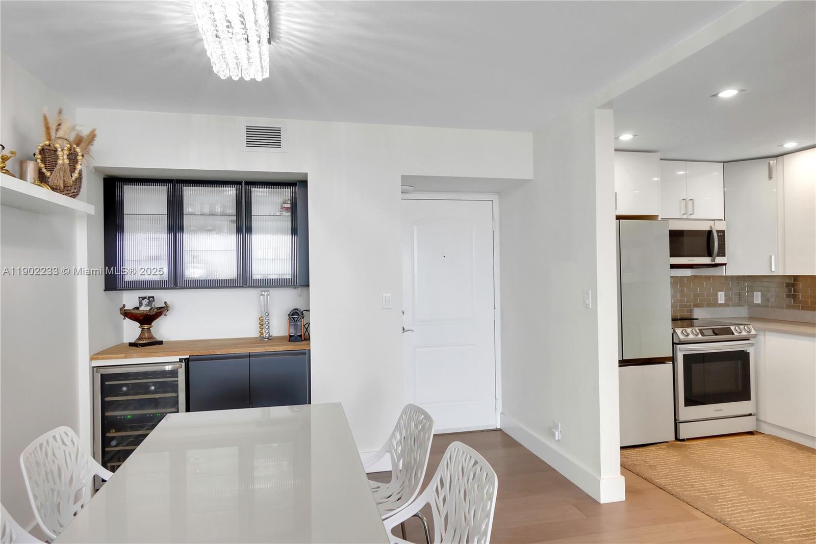 ARLEN HOUSE EAST CONDO - Residential