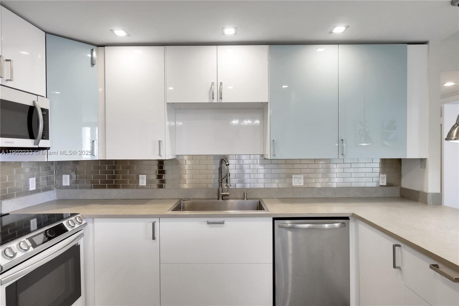 ARLEN HOUSE EAST CONDO - Residential