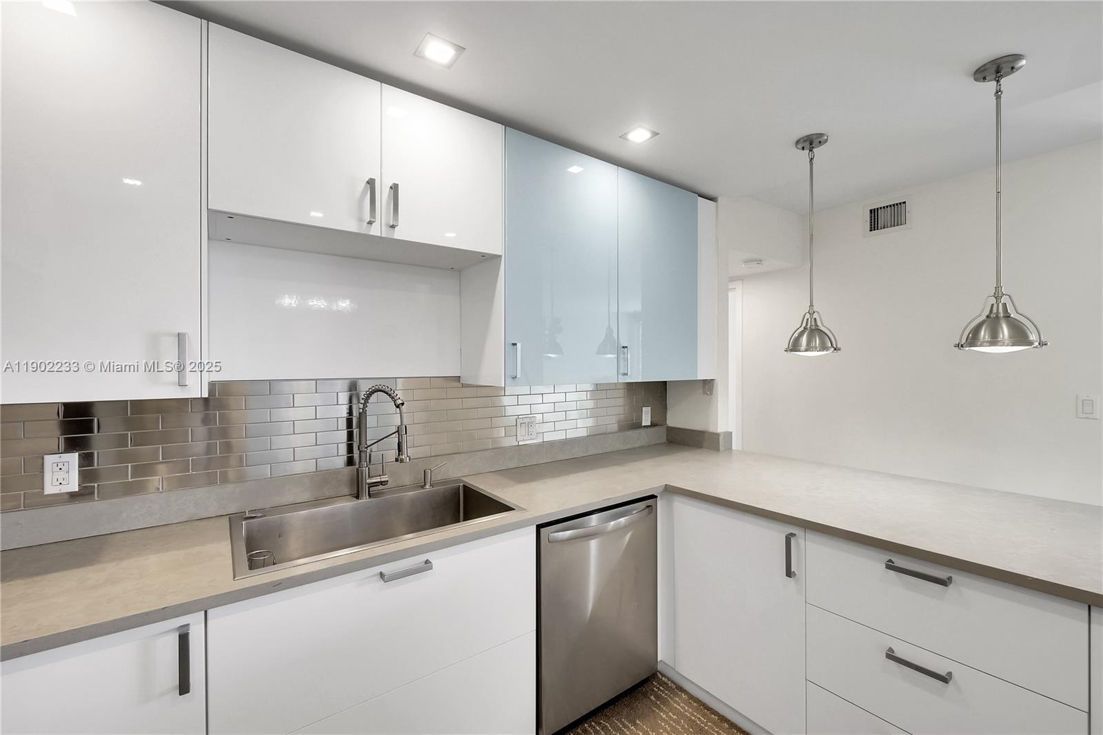 ARLEN HOUSE EAST CONDO - Residential