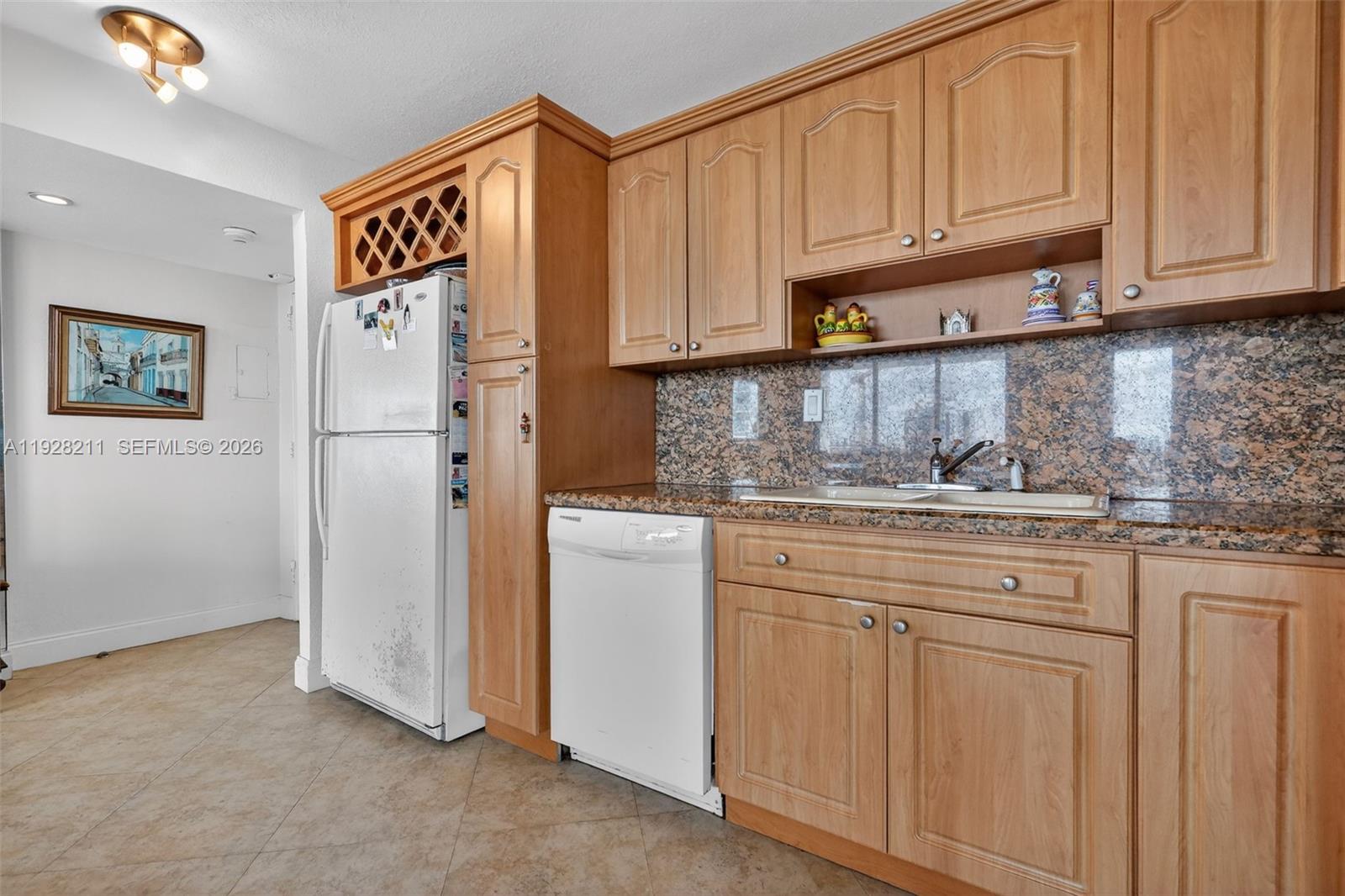 BURLEIGH HOUSE CONDO - Residential