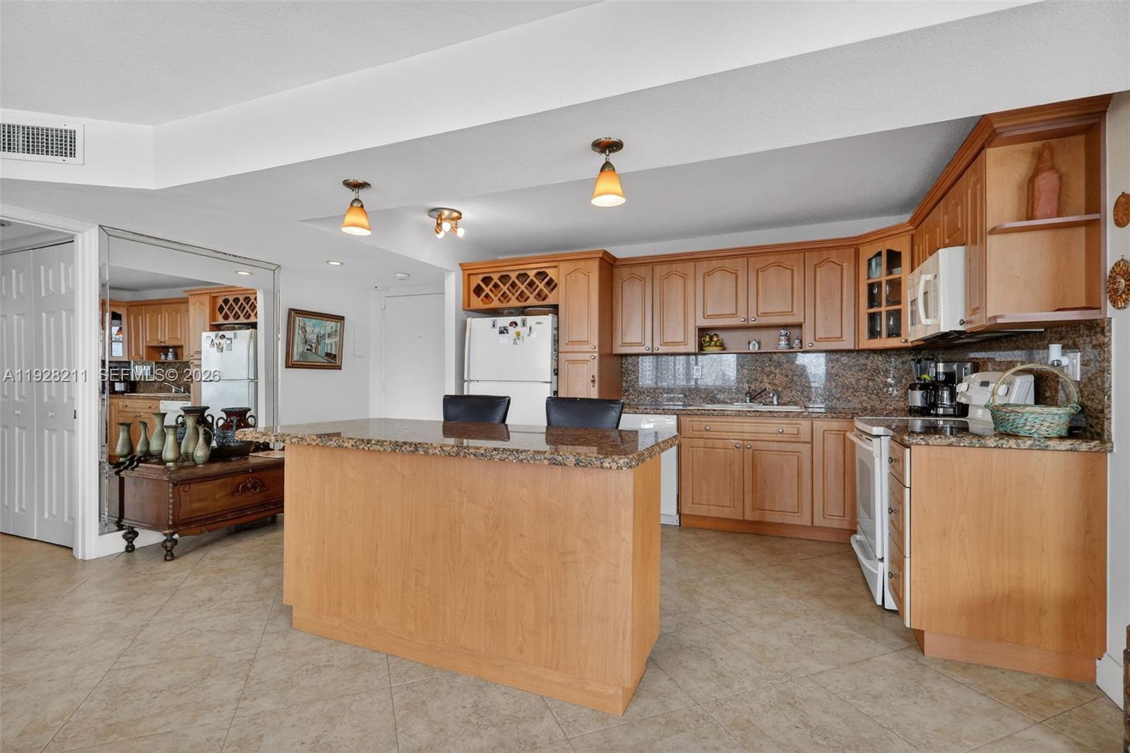 BURLEIGH HOUSE CONDO - Residential