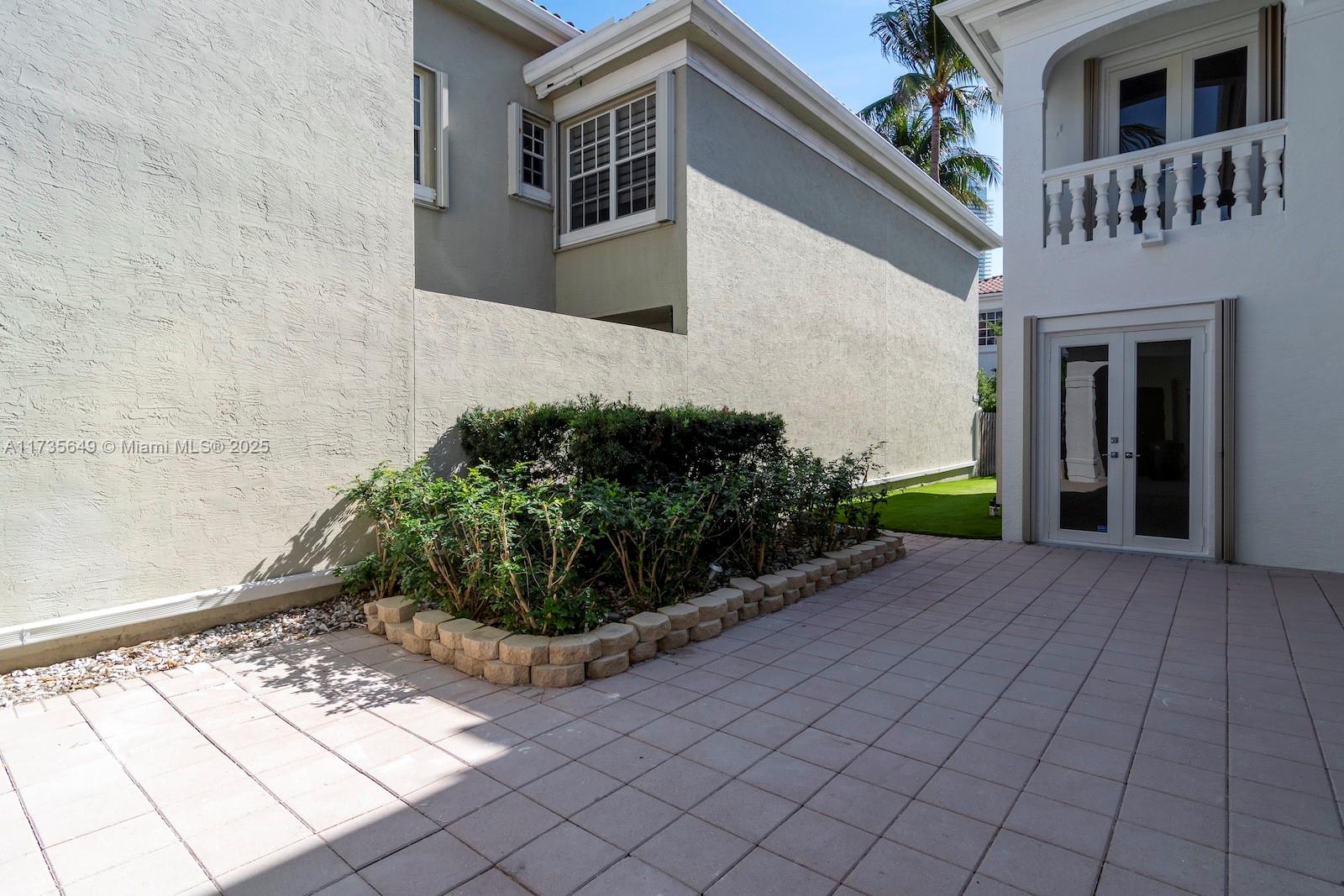 GOLDEN GATE ESTATES & MARI - Residential