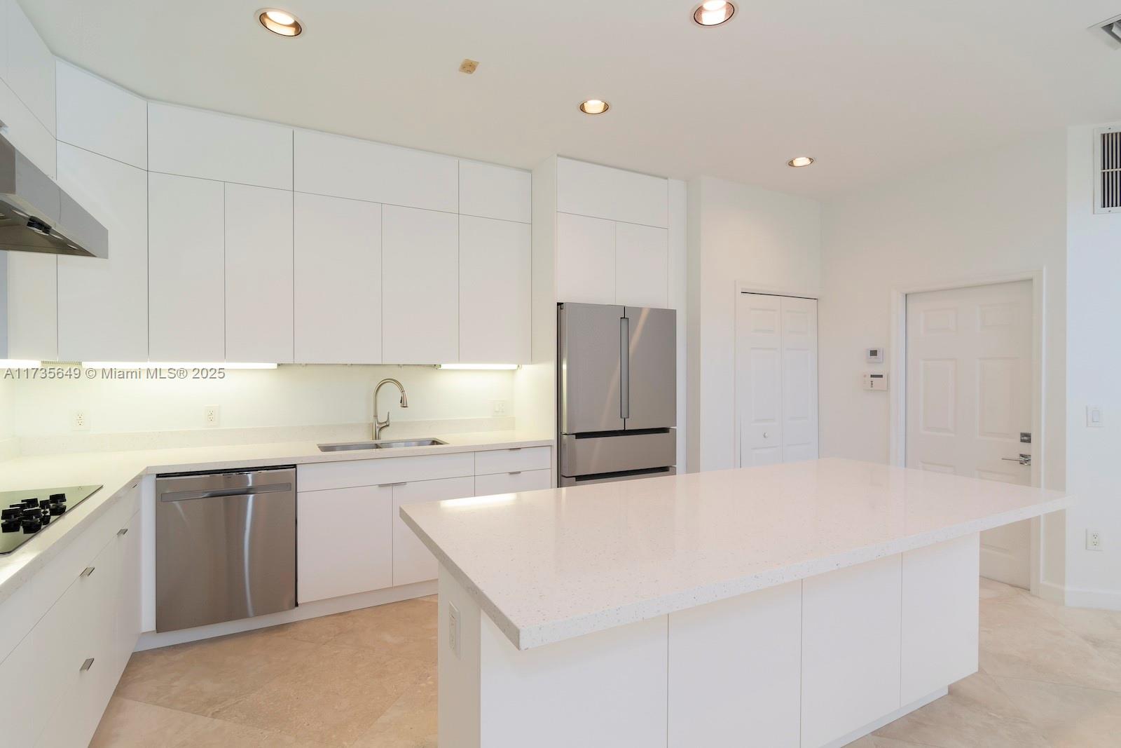 GOLDEN GATE ESTATES & MARI - Residential