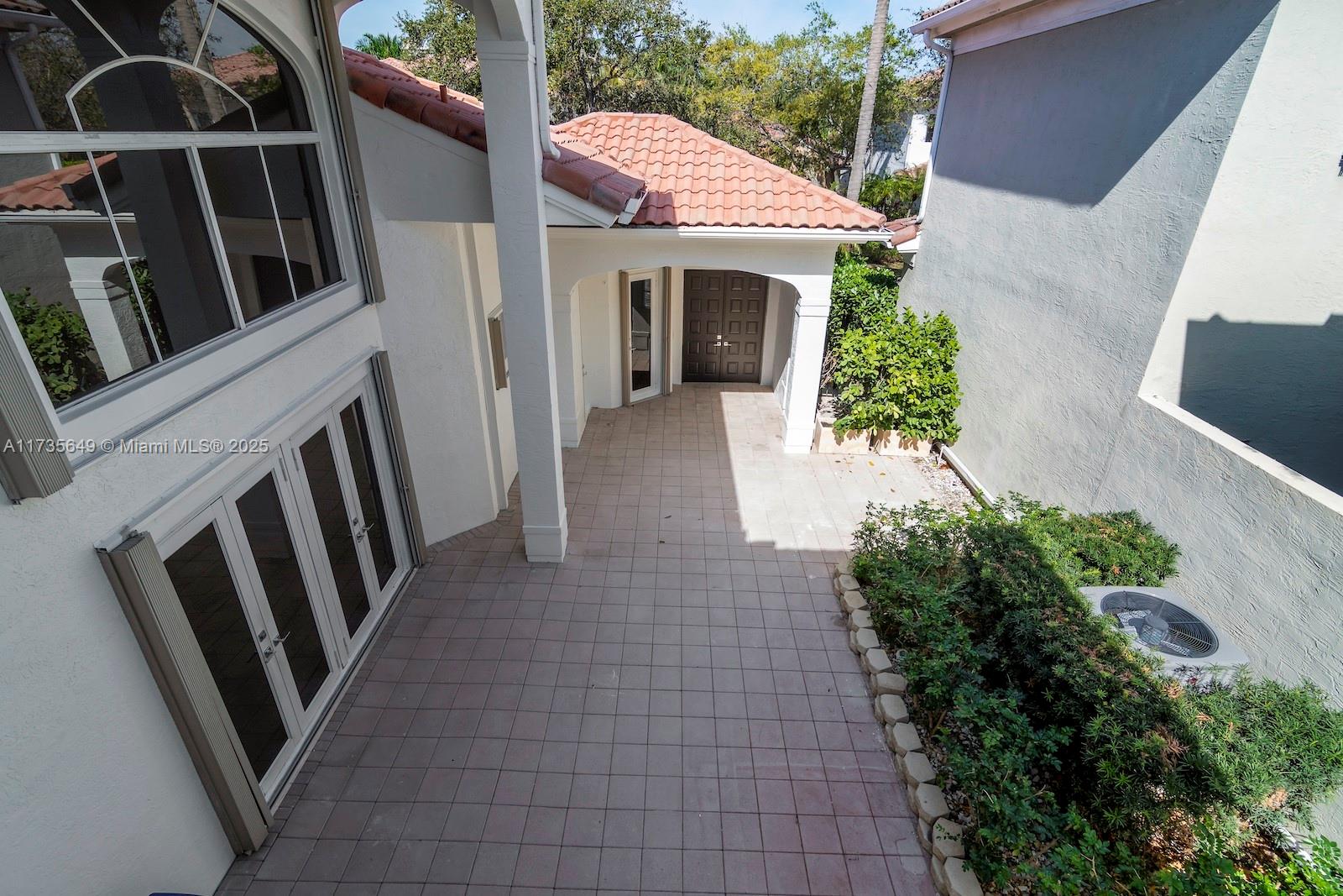 GOLDEN GATE ESTATES & MARI - Residential