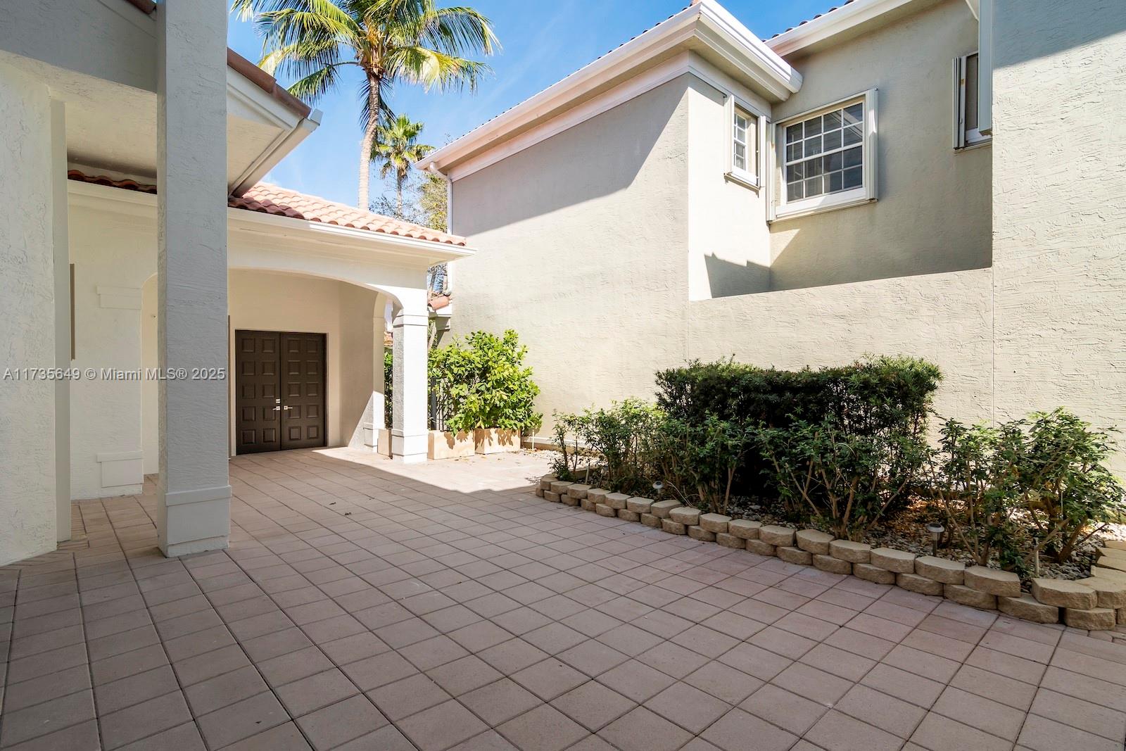 GOLDEN GATE ESTATES & MARI - Residential