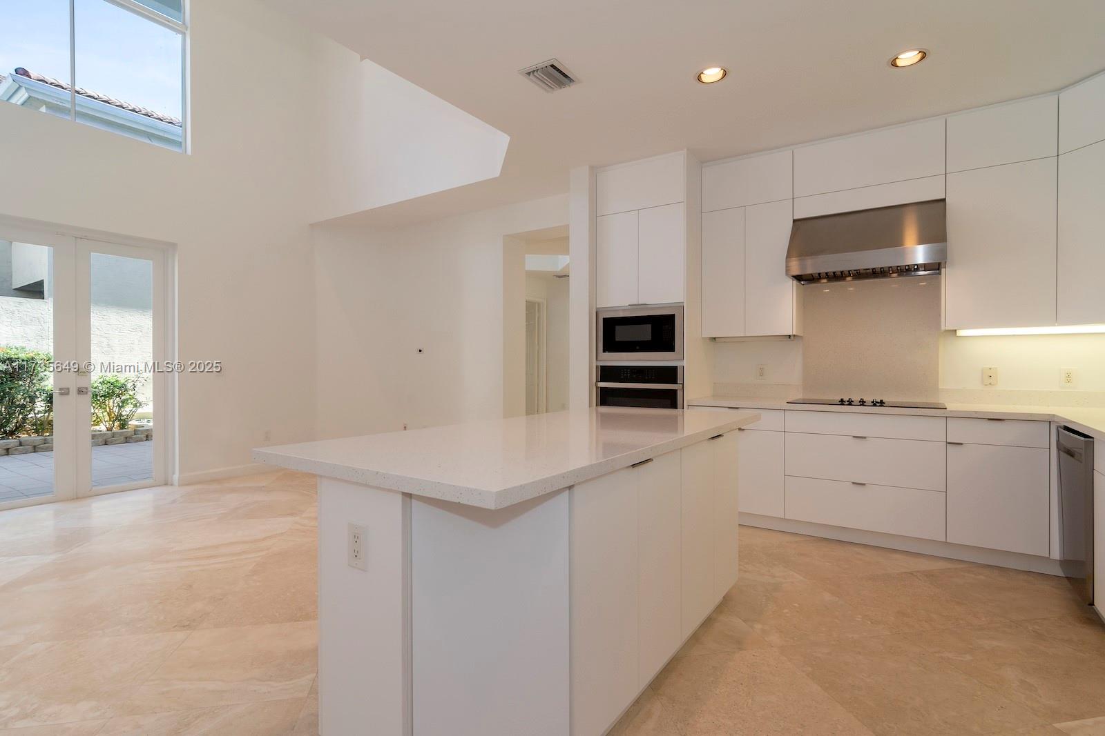 GOLDEN GATE ESTATES & MARI - Residential