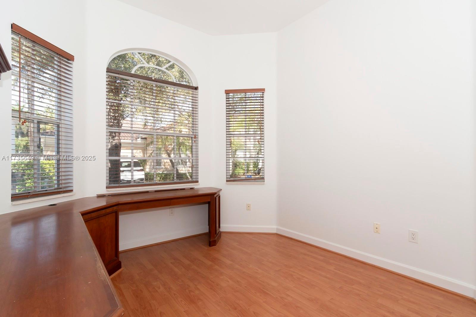 GOLDEN GATE ESTATES & MARI - Residential