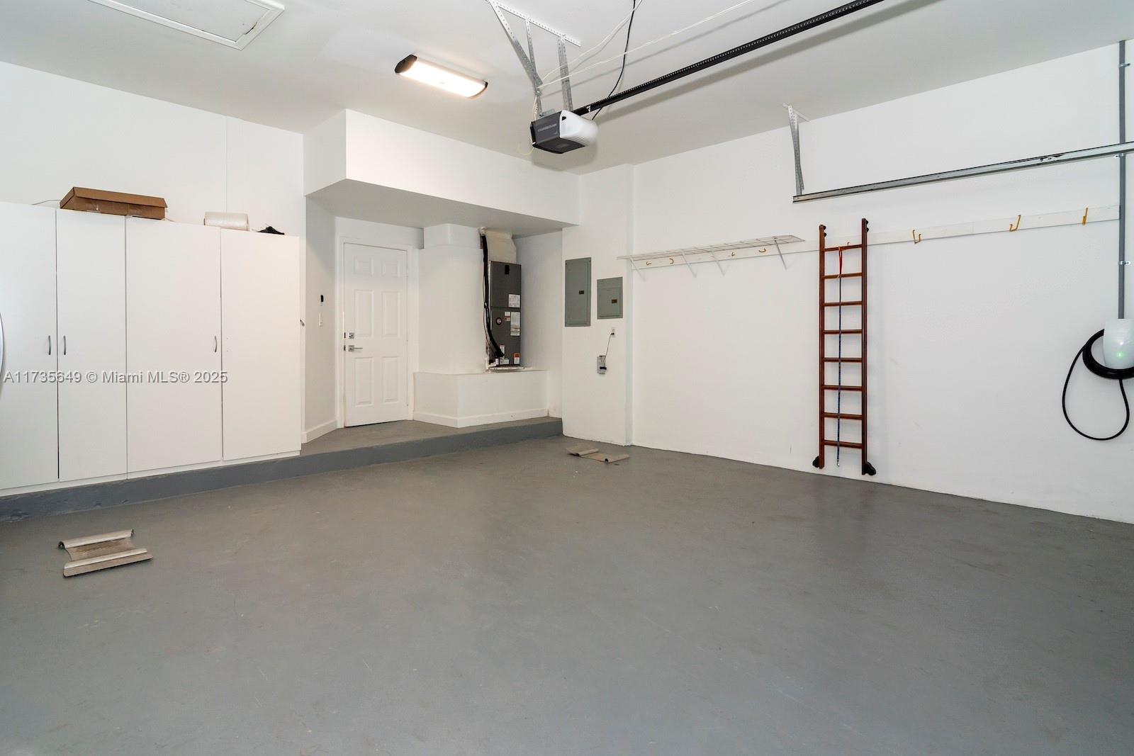 GOLDEN GATE ESTATES & MARI - Residential