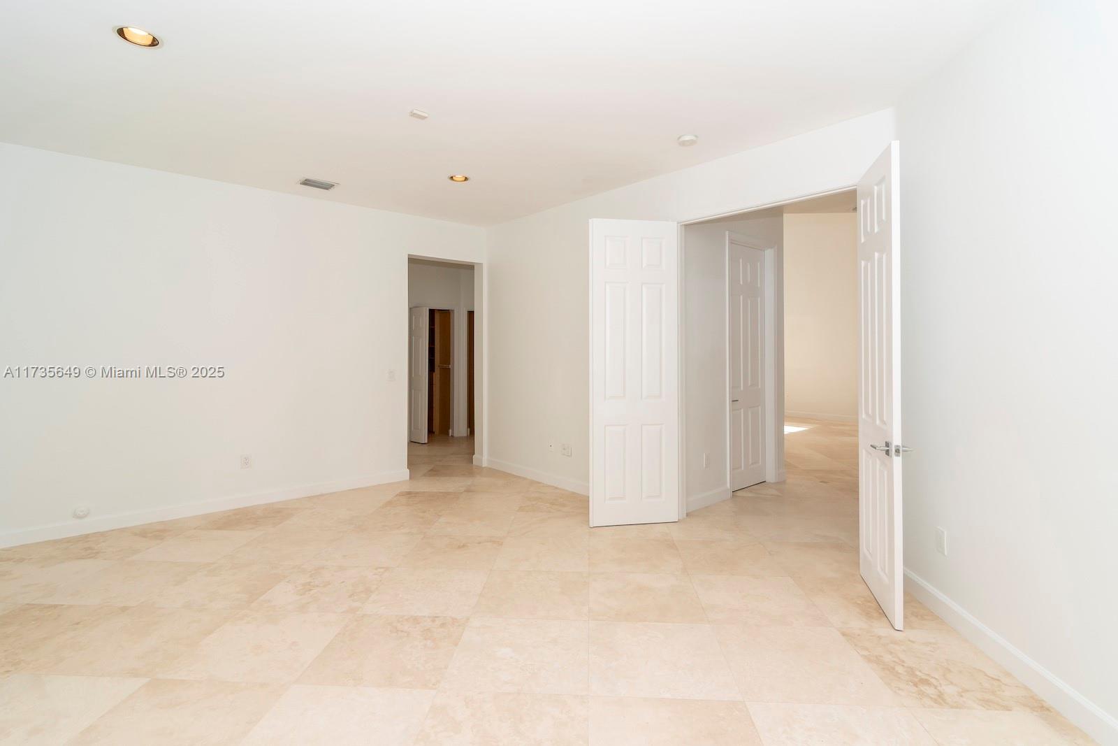 GOLDEN GATE ESTATES & MARI - Residential