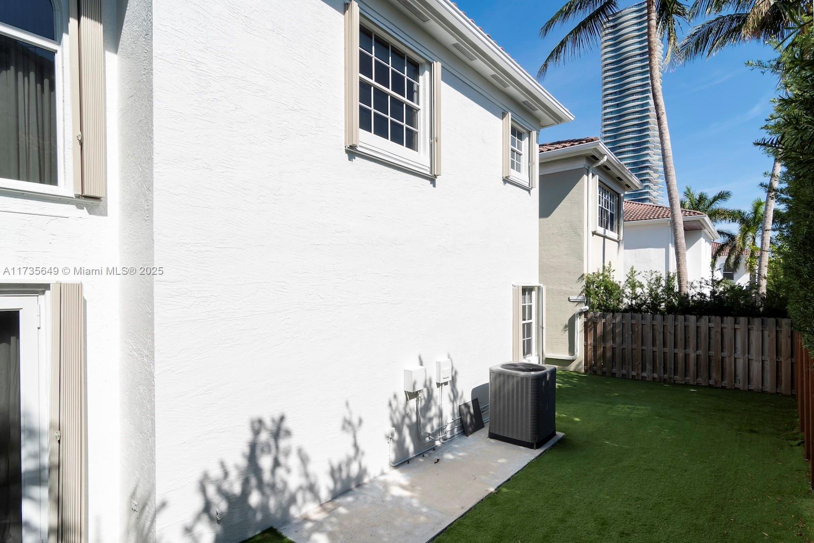 GOLDEN GATE ESTATES & MARI - Residential