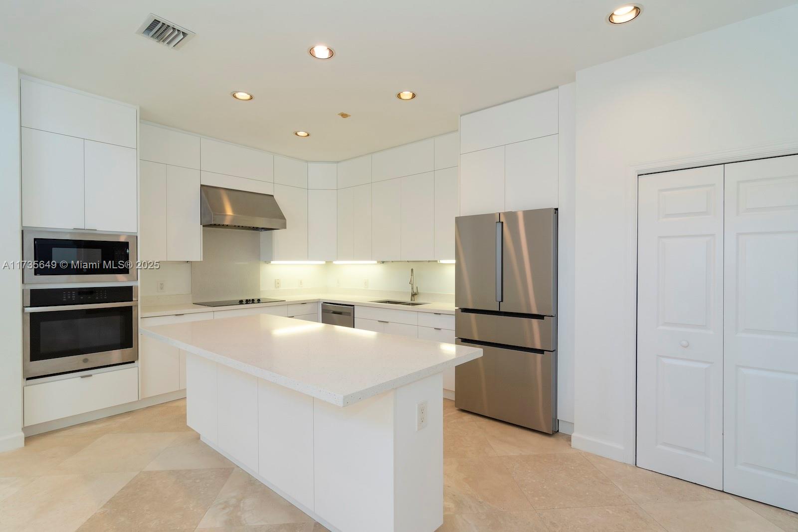 GOLDEN GATE ESTATES & MARI - Residential